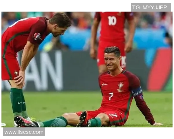 足球场上的泪水与荣耀 球星哭泣背后的坚韧与梦想